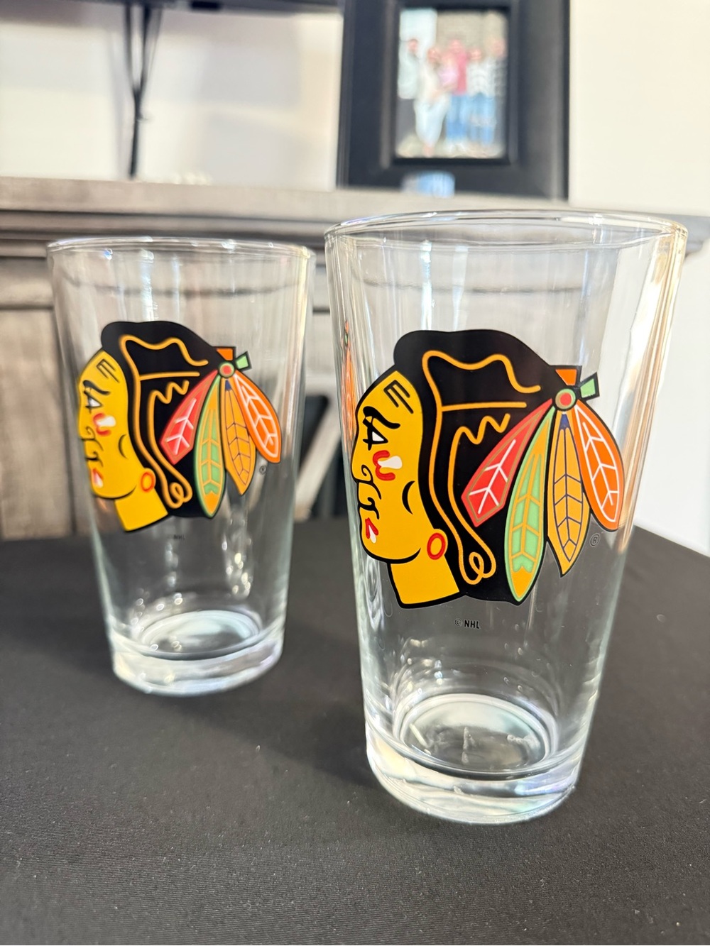 NHL Chicago Blackhawks Clear Pint Glasses with Yellow, Red and Green Logo
